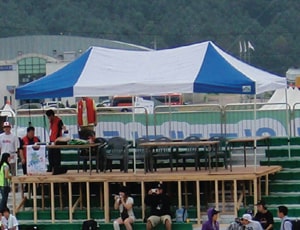 tent-roofed seat